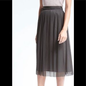 Banana Republic Midi tulle pleated skirt